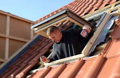 Pose de fenêtres de toit Velux à Uzelle